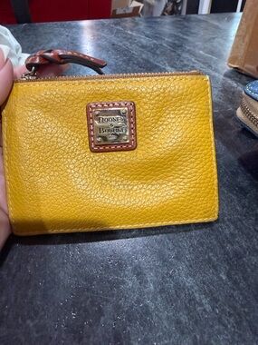 🌻🌻🌻Dooney & Bourke card holder in Mustard.